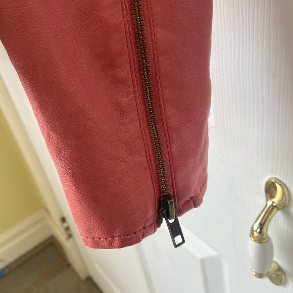 Coral Guess Jacket ππͺΈ - Picture 11 of 13